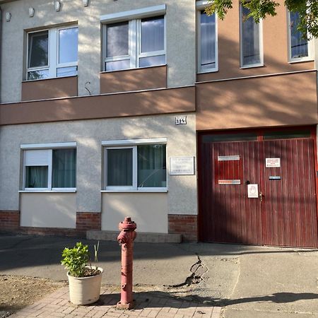 Nyil Apartman Wellnes Debrecen Eksteriør bilde